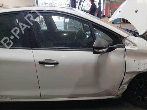 right-front-door-peugeot-208-i-ca_-cc_-2012-2013-2014-2015-2016-2017-2018-2019-2020-2021-37438390 main image
