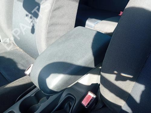 Used Armrest / Center console Armrest / Center console 39382260 39382260