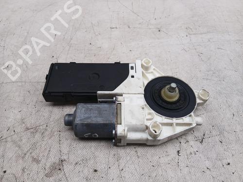 Rudehejsemotor forskærm højre Rudehejsemotor forskærm højre RENAULT LAGUNA III (BT0/1) 2.0 dCi (BT01, BT08, BT09, BT0E, BT0K, BT12, BT1C, BT1D,... (150 hp) 39747893 39747893