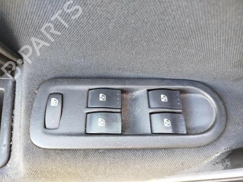 Used Left front window switch Left front window switch RENAULT MEGANE II Estate (KM0/1_) 1.5 dCi (KM0F, KM0T, KM2B) (82 hp) 40042241 40042241