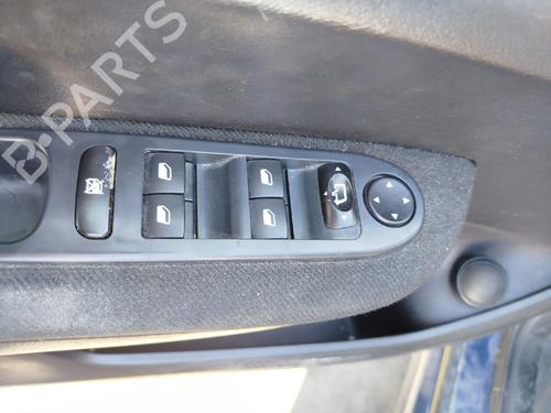 Used Left front window switch Left front window switch PEUGEOT 307 Break (3E) 1.4 HDi (68 hp) 40196629 40196629
