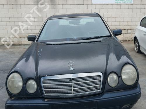 Brugte MERCEDES-BENZ E-CLASS (W210) E 220 D (210.004) (95 hp) 4455601