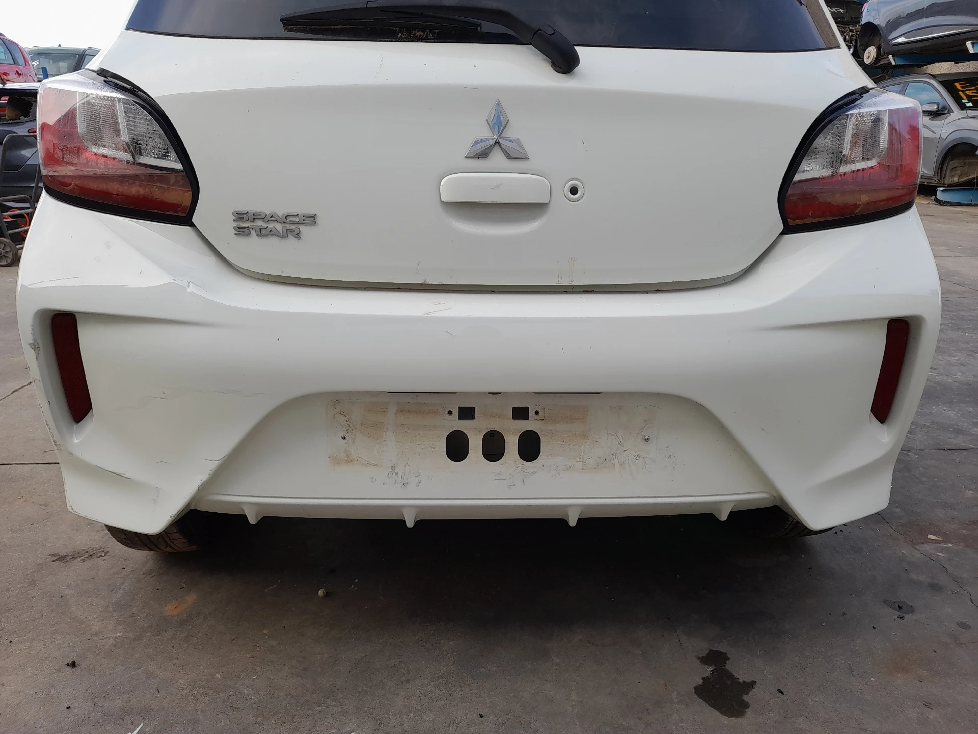 Mitsubishi Space Star Stostange Hintennull