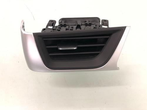 Used Air vent RENAULT CAPTUR II (HF_) LPG (HFMT) (101 hp) 15628468