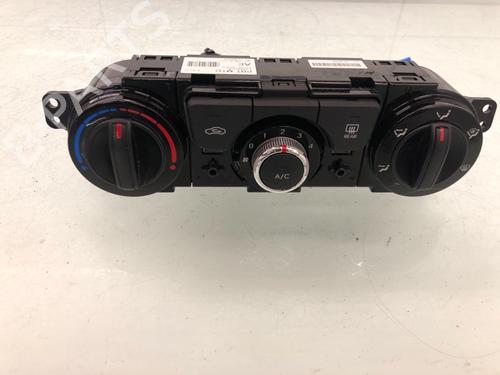Used Climate control HYUNDAI i20 I (PB, PBT) 1.2 (86 hp) 15631654