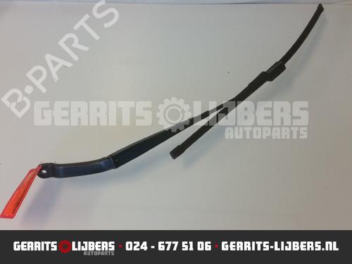 Used Front windshield wiper arm FIAT 500X (334_) 1.4 (334AXC1B, 334AXC11) (140 hp) 13157328