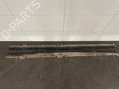 Venstre sidekjole VW GOLF VI (5K1) 1.4 TSI (122 hp) 31289424