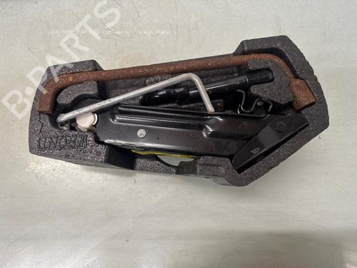 Bordwerkzeug für TOYOTA AYGO (_B1_) 1.0 (KGB10_, KGB10R) (68 hp) 32855972