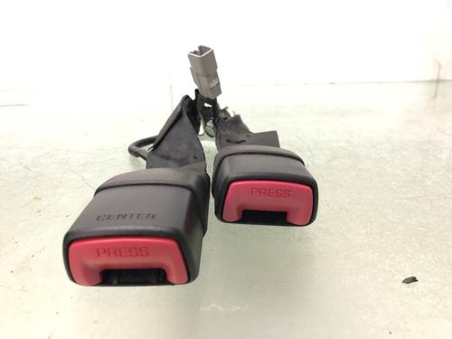 Used Seat buckle TOYOTA YARIS (_P13_) 1.5 Hybrid (NHP130_, NHP130) (101 hp) 29699804