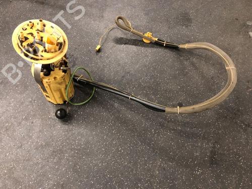 Used Fuel pump VOLVO V70 II (285) D5 (185 hp) 15629330