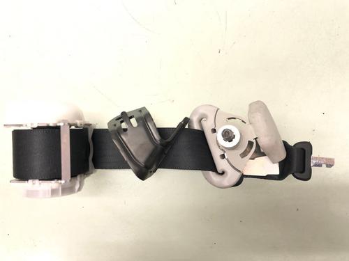 Used Rear center seatbelt TOYOTA YARIS (_P13_) 1.5 Hybrid (NHP130_, NHP130) (101 hp) 29699803