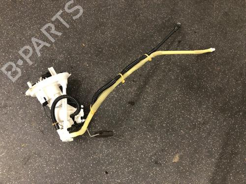 Used Fuel pump MERCEDES-BENZ C-CLASS (W204) C 180 CGI (204.049) (156 hp) 17827404