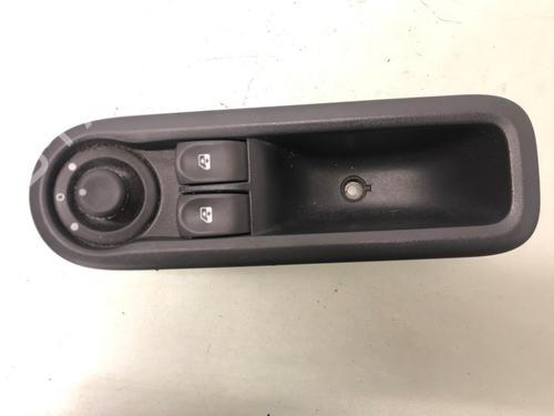 Used Switch RENAULT TWINGO II (CN0_) 1.2 16V (CN04, CN0B) (75 hp) 29699911