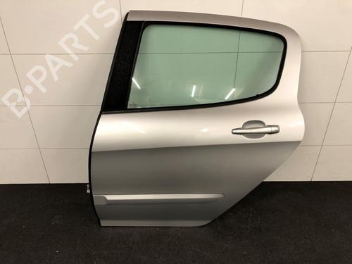 Used Left rear door Left rear door 16428648 16428648