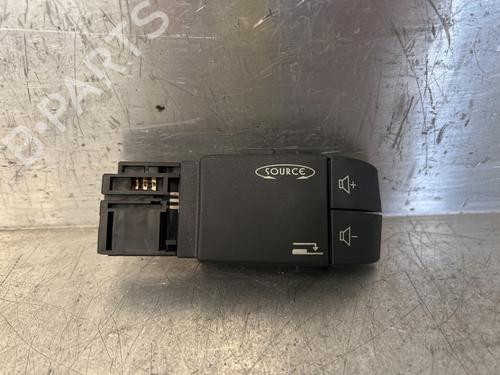 Used Steering wheel controls Steering wheel controls 16282810 16282810