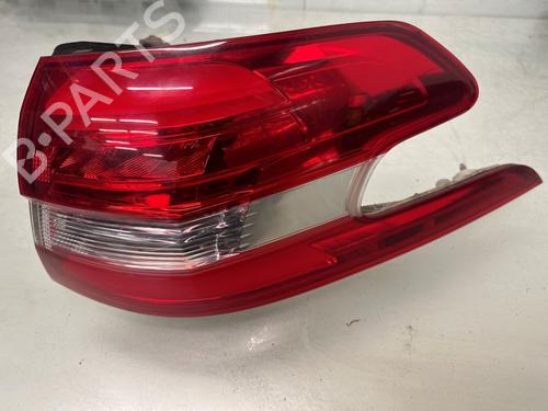 Feu arrière droit PEUGEOT 308 SW II (LC_, LJ_, LR_, LX_, L4_) 1.2 THP 130 (131 hp) 31719819