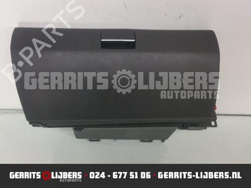 Dashboardkastje MERCEDES-BENZ A-CLASS (W169) A 150 (169.031, 169.331) (95 hp) 12248359