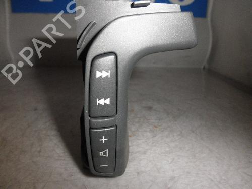 Used Steering wheel controls VOLVO V70 II (285) 2.4 (140 hp) 13164181