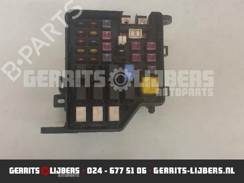 Used Fuse box HYUNDAI SANTA FÉ I (SM) 2.7 V6 4x4 (173 hp) 12247866