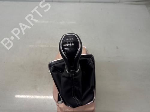Gearknop OPEL CORSA F (P2JO) 1.2 (68) (75 hp) 32855902