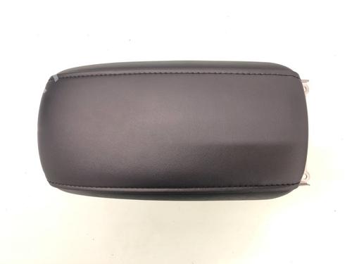 Used Armrest / Center console TOYOTA COROLLA Cross (ZVG1_, ZSG1_, MXGH1_, MXGA1_) 2.0 VVTi Hybrid (MXGH12, MXGH10) (196 hp) 15631675