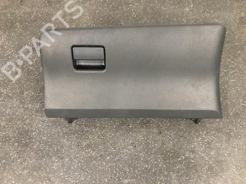 Used Glove box TOYOTA YARIS (_P13_) 1.5 Hybrid (NHP130_, NHP130) (101 hp) 12480255