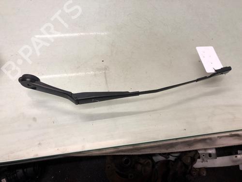 Used Front windshield wiper arm FORD FOCUS III Turnier 1.0 EcoBoost (100 hp) 25995037