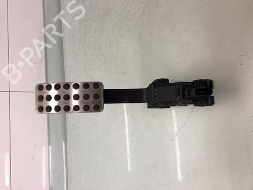 pedal-mercedes-benz-cla-c118-2019-25704817 main image