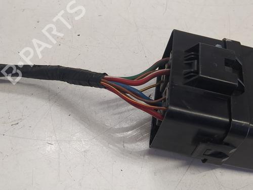 Fuse box MITSUBISHI PAJERO III (V7_W, V6_W) 3.2 Di-D (V68W) | BP21521233E1 