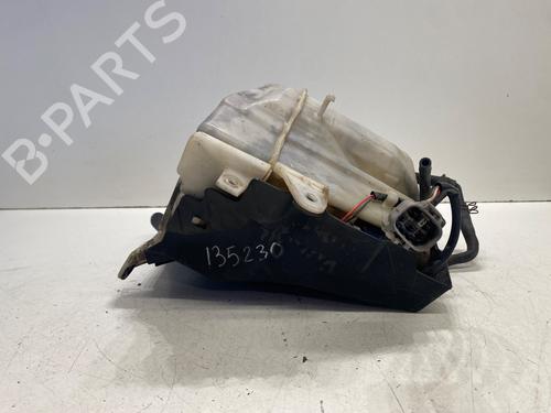 Windscreen washer tank TOYOTA LAND CRUISER 90 (_J9_) 3.0 TD (KZJ90_, KZJ95_, KZJ90R, KZJ95R, KZJ90W, KZJ95W) | BP28525573C113 