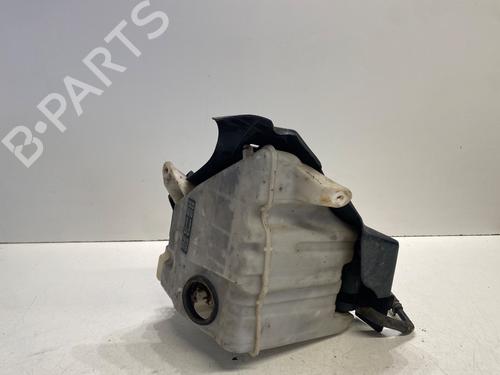 Behälter Scheibenwaschanlage für TOYOTA LAND CRUISER 90 (_J9_) 3.0 TD (KZJ90_, KZJ95_, KZJ90R, KZJ95R, KZJ90W, KZJ95W) (125 hp) 28525573