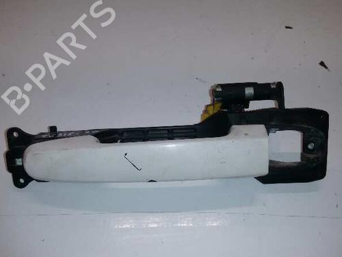 Venstre fortil udvendigt håndtag TOYOTA YARIS (_P9_) 1.3 VVT-i (SCP90_, SCP90R) (87 hp) 23572105
