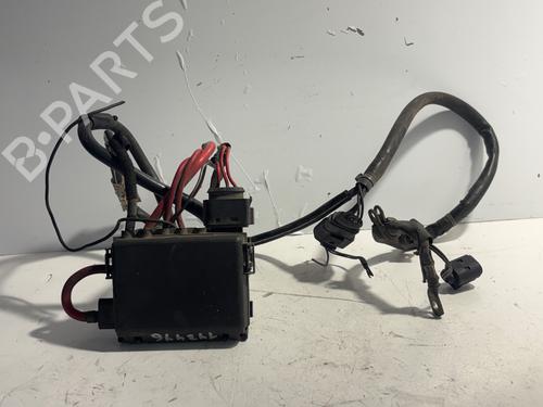 Used Fuse box Fuse box 37247833 37247833