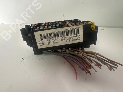 Used Fuse box CITROËN XSARA Coupe (N0) 1.9 D (70 hp) 30330677