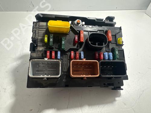 Used Fuse box Fuse box 31118511 31118511