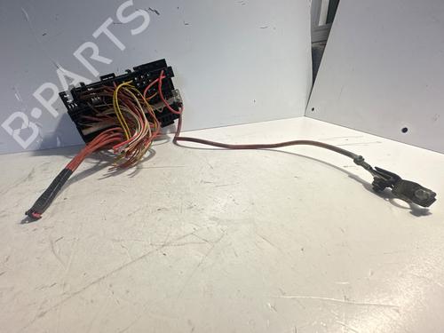 Used Fuse box Fuse box 37082540 37082540