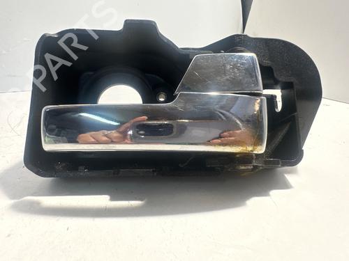 front-right-interior-door-handle-ford-mondeo-iii-saloon-b4y-2000-2001-2002-2003-2004-2005-2006-2007-36168918 main image