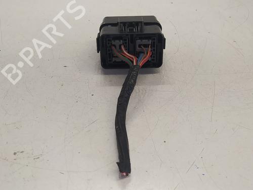 Fuse box MITSUBISHI PAJERO III (V7_W, V6_W) 3.2 Di-D (V68W) | BP21521233E1 