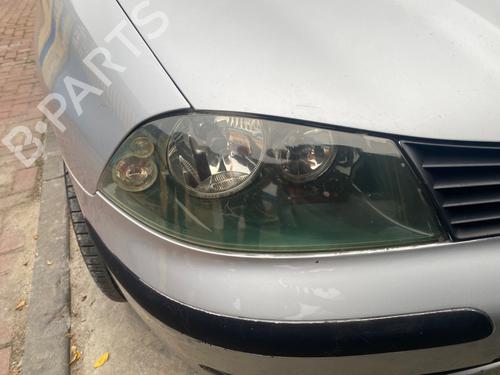 Used Right headlight SEAT CORDOBA (6L2) 1.9 TDI (100 hp) 30923473