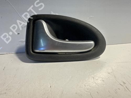 Venstre bagtil invendig håndtag Venstre bagtil invendig håndtag RENAULT SCÉNIC I MPV (JA0/1_, FA0_) 1.4 16V (JA0D, JA1H, Ja0W, JA10) (95 hp) 37034723 37034723