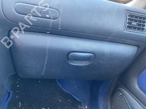 Handskerum PEUGEOT 106 II (1A_, 1C_) 1.1 i (60 hp) 32510310