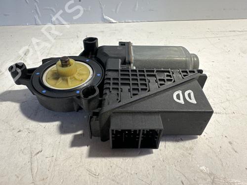 Rudehejsemotor forskærm højre Rudehejsemotor forskærm højre 37704147 37704147