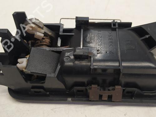 Venstre bak invendig håndtak MITSUBISHI PAJERO III (V7_W, V6_W) 3.2 Di-D (V68W) | BP21585195I15 