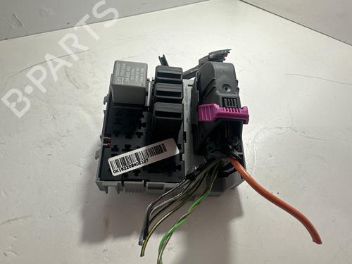 Used Fuse box OPEL MERIVA A MPV (X03) 1.7 DTI (E75) (75 hp) 31817994