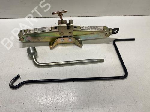 Kit rueda repuesto MAZDA 323 F V (BA) 1.5 16V (BA11) (88 hp) 30738263