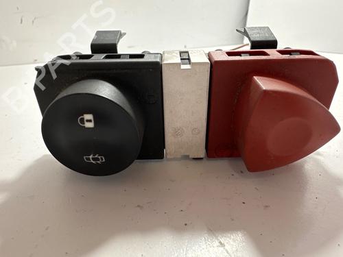 Used Warning switch RENAULT SCÉNIC II (JM0/1_) 1.5 dCi (JM1E, JM16) (106 hp) 30674600