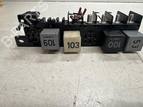 Used Fuse box Fuse box 37184789 37184789