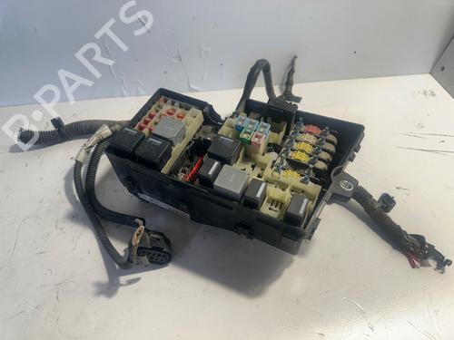Used Fuse box Fuse box 37509368 37509368