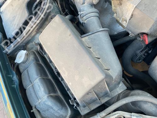 Used Air filter box MERCEDES-BENZ E-CLASS (W210) E 200 (210.035) (136 hp) 31026817