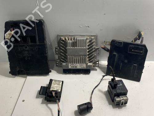 Centralina motore RENAULT SCÉNIC II (JM0/1_) 1.5 dCi (JM1E, JM16) (106 hp) 30863468